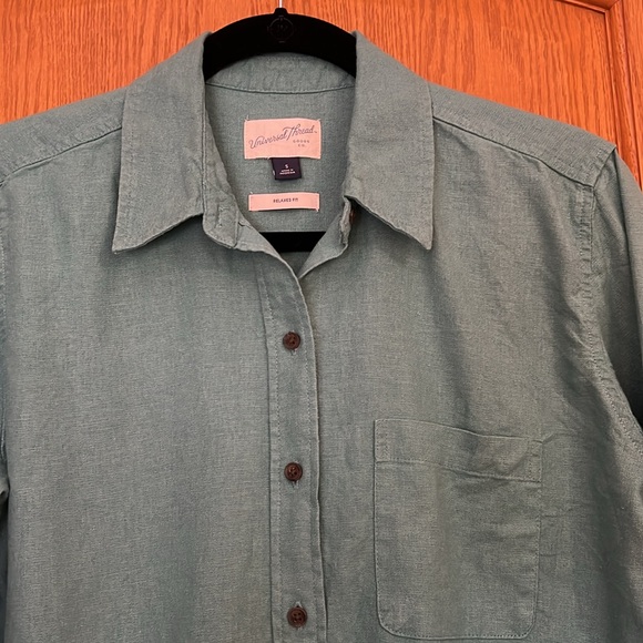 Universal Thread green button down shirt relaxed fit size small - Picture 2 of 4